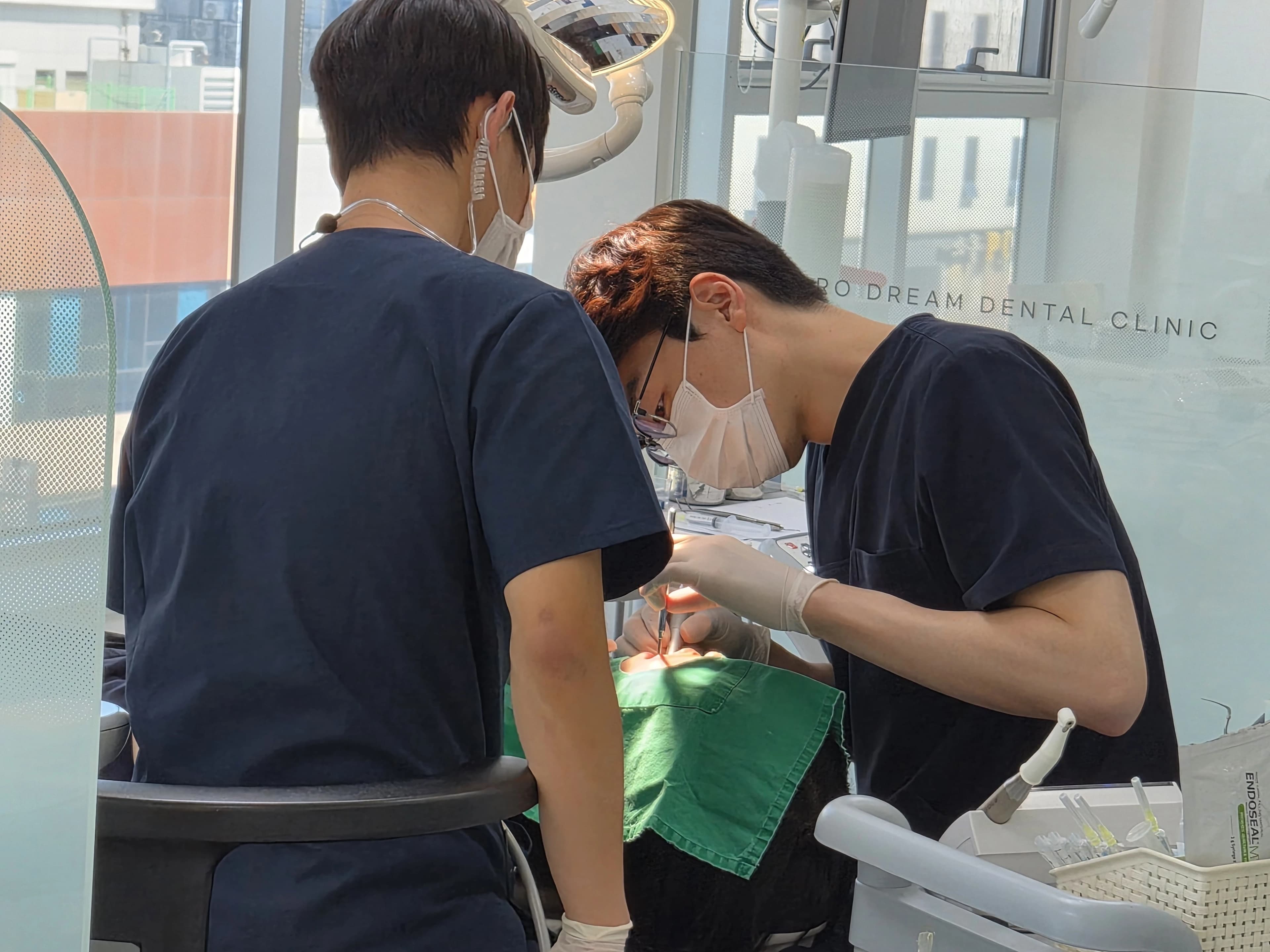 원문 말미의 진료 장면을 세로 분할 사진 8개에서 복원한 모습